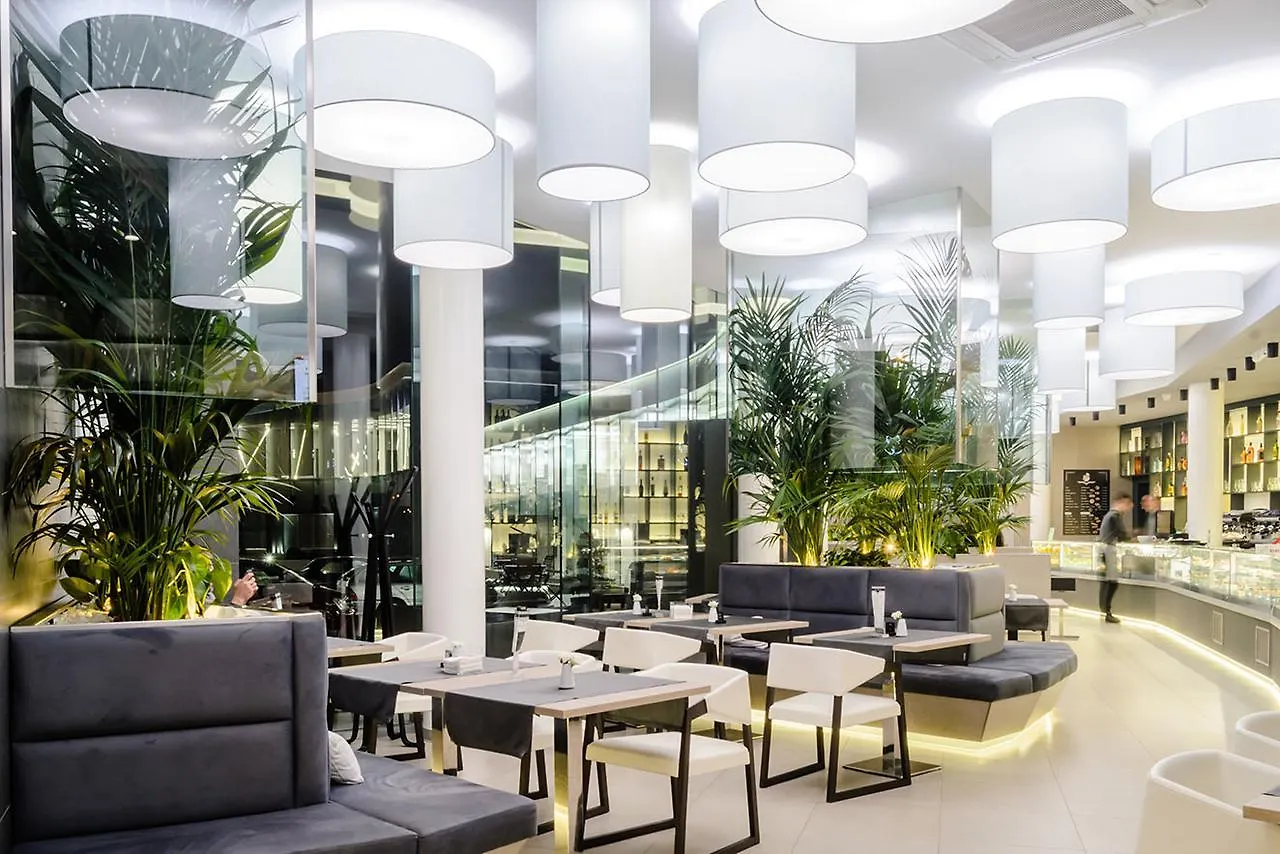 Albes Hotel Fier 4*,  Albanien